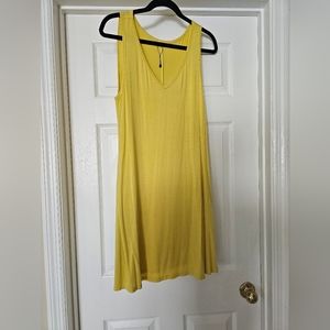 Yellow dress with pockets